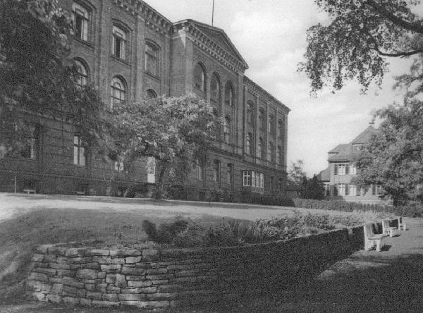 Die Bonner Universitäts-Frauenklinik mit Direktorhaus in der Theaterstraße, 1930er Jahre