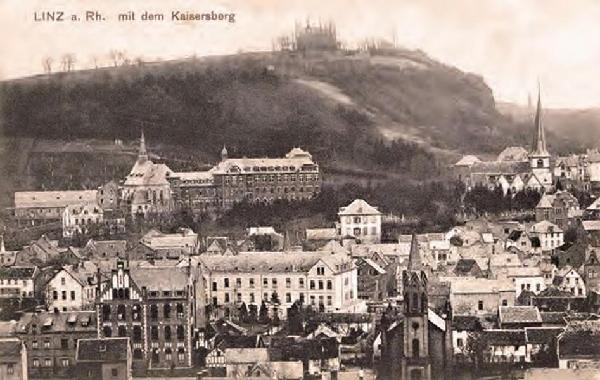 Stadtansicht um 1914, in der Bildmitte das neue Krankenhaus