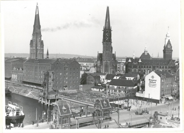 Blick vom Innenhafen auf Liebfrauenkirche, Salvatorkirche und Rathaus, undatiert