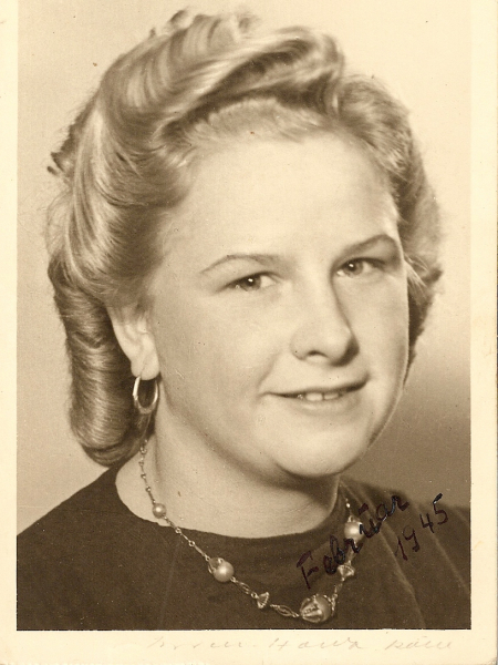 Porträtaufnahme von Käthe Overath, 1945
