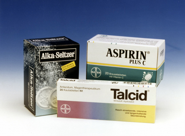 Verschiedene Bayer-Produkte, darunter Aspirin, undatiert