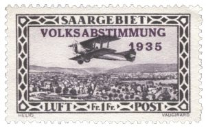 "Volksabstimmung 1935" als Aufdruck auf einer Flugpostmarke aus demselben Jahr