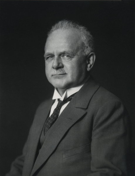 Porträtfoto von Hubert Knackfuß