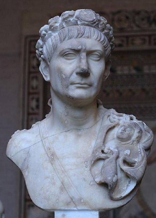 Büste des Trajan mit Bürgerkrone, Schwertband und Ägis mit Medusenhaupt und Schlangen