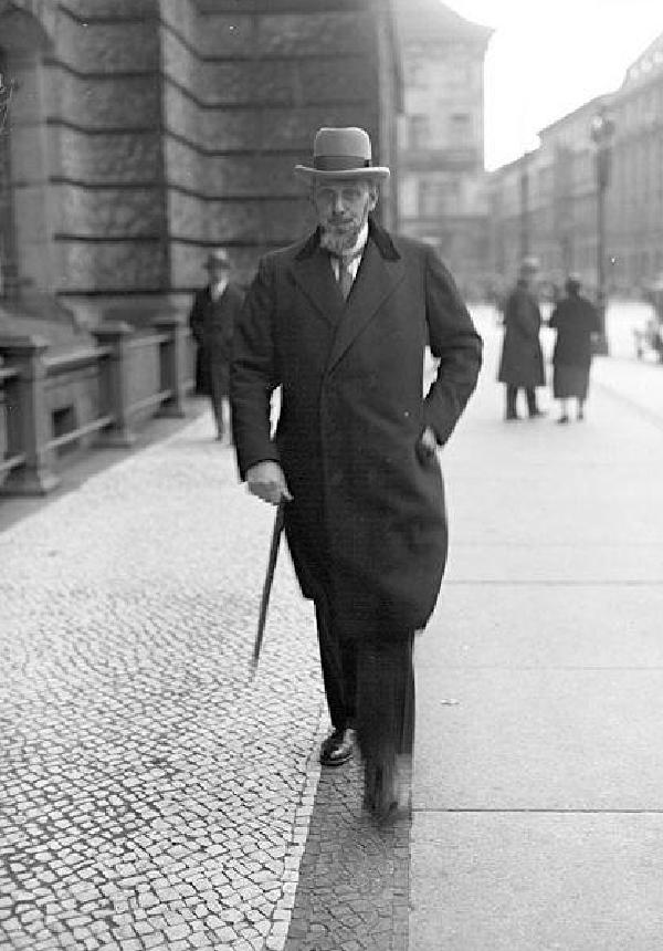Johann Viktor Bredt nach seinem Rücktritt als Reichsjustizminister, November 1930